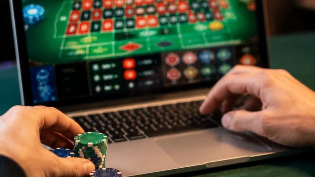 Exploring the Latest Trends in Online Gambling: What You Need to Know | dewa633, cara nobar netflix 