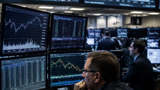 Market Shifts: S&P 500 and Nasdaq Stabilize Amid Tech Concerns
