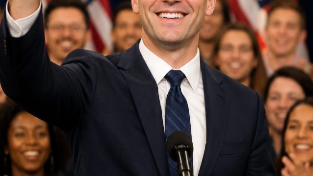 3523
