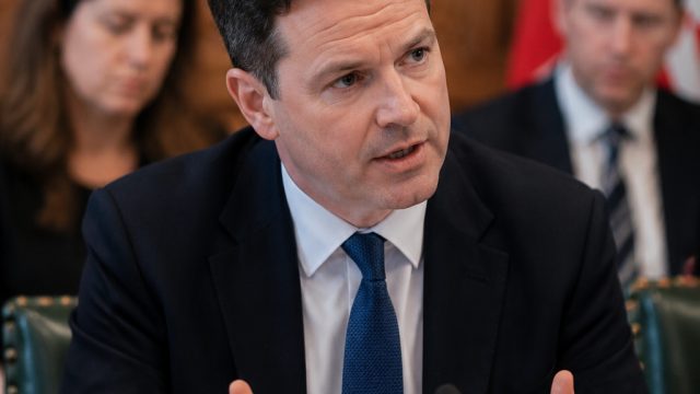 UK's Tech Secretary Pushes for Clear Age Assurance Guidelines | apidewaslot, cek togel hkg mlm ini